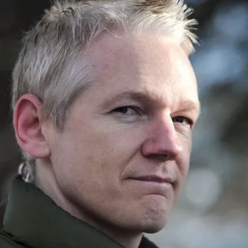 Julian Assange's twitter account restored after going offline for a couple of hours