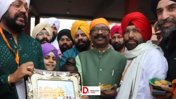 झारखंड: प्रकाश उत्सव के मौके पर मुख्यमंत्री हेमंत सोरेन ने गुरुद्वारे में मत्था टेका