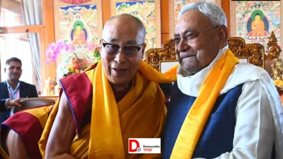 बोधगया: दलाई लामा से मिले सीएम नीतीश, भगवान बुद्ध के भी किए दर्शन
