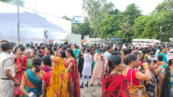 Patna News: जीविका दीदियों के प्रदर्शन में लाठीचार्ज और वॉटर कैनन