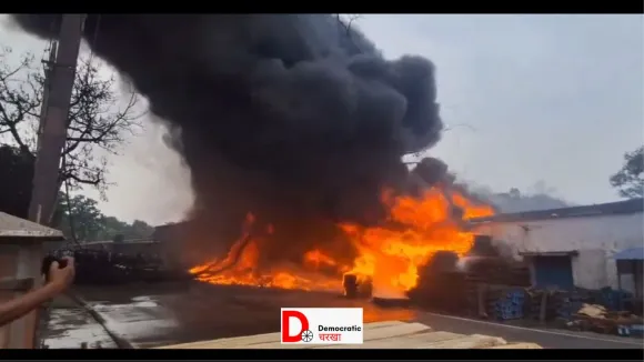 Jamshedpur News: जमशेदपुर के लकड़ी गोदाम में लगी भीषण आग, 5 घंटे मशक्कत के बाद पाया काबू