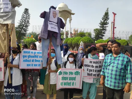आखिर क्यों पटना की नर्सिंग छात्राएं हड़ताल को मजबूर हैं?