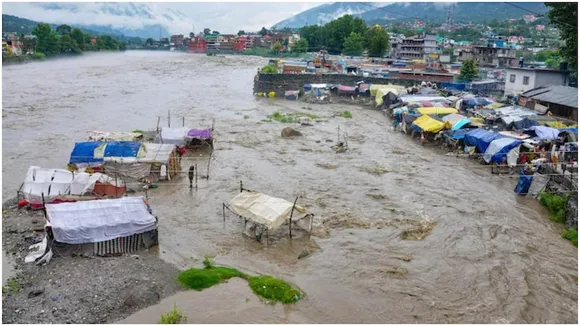 Uttarakhand Rain: Alert issued, SDRF rescued 22 passengers