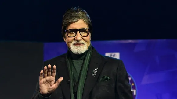 Amitabh Bachchan tweets