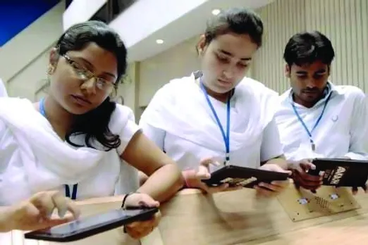 Gujarat Gov. Distributes Lenovo laptops to school students