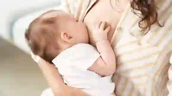 Breastfeeding Benefits: माँ के दूध के फ़ायदे, पाचन से लेकर बच्चे के IQ को अच्छा करे