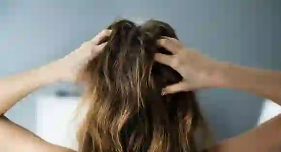 Hair Wash In Periods: क्या पीरियड्स के दौरान बालों को धोना गलत है ?