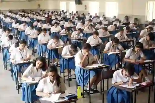 Delhi School Reopening : दिल्ली में DDMA  ने सरकार को भेजी रिपोर्ट ,कहा 10वीं और 12वीं के लिए स्कूल खोले जाएं