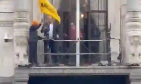 Indian flag grabbed at by pro-Khalistani protesters at London mission
