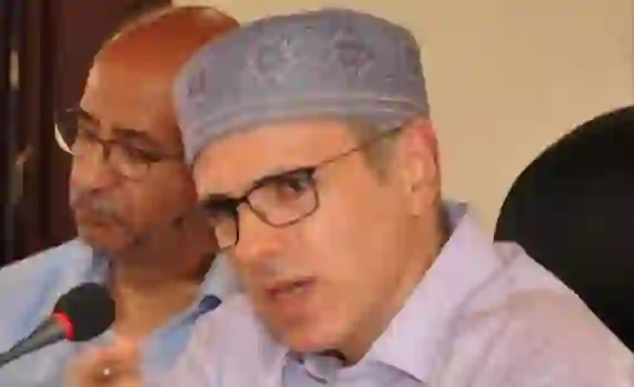 J-K admin 'incompetent', befooled four times: Omar Abdullah over conman issue
