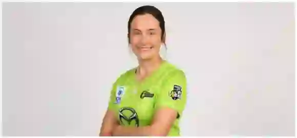 Teen Kate Peterson re-signs for Sydney Thunder ahead of WBBL06