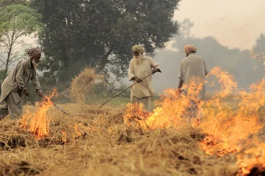 Centre hikes stubble burning fines, farmers may face Rs 30,000 penalty