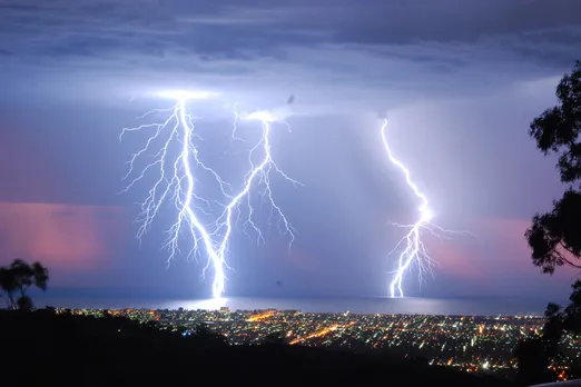 Kalbaisakhi storm hits Odisha, causes widespread damage & injuries