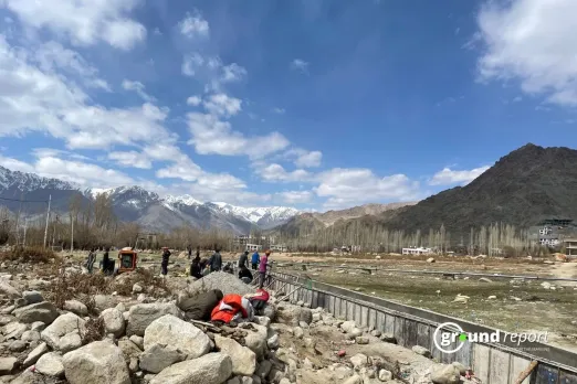 11,000 फीट पर जीवन: लद्दाख के प्रवासी श्रमिकों की अनकही कहानियाँ