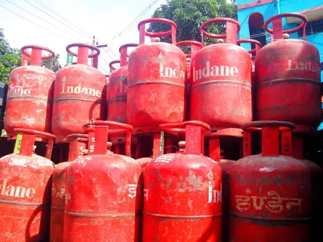 LPG prices rise again, increase of 125 rupees in a month