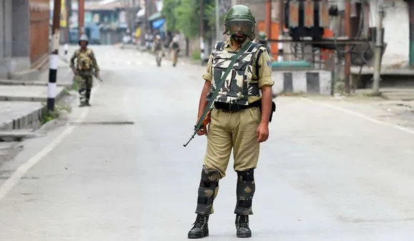 Kashmiri killed after CRPF opened fire at Vehicle that jumped checkpoint