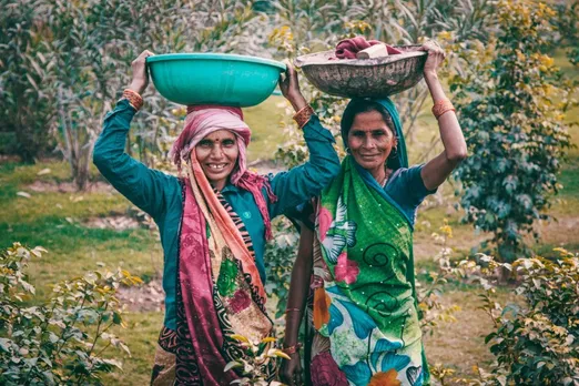 मशरूम की खेती से रोजगार सृजन करती ग्रामीण महिलाएं