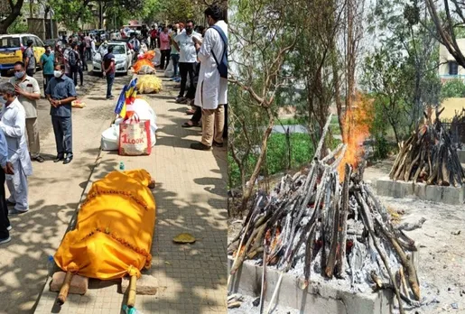 Covid-19: Dead bodies piled up outside a crematorium in Ghaziabad