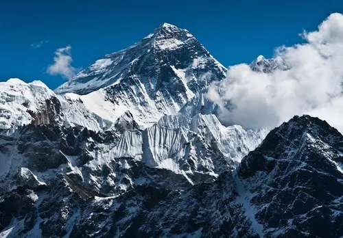 China will draw a 'dividing line' on Everest to stop Covid virus