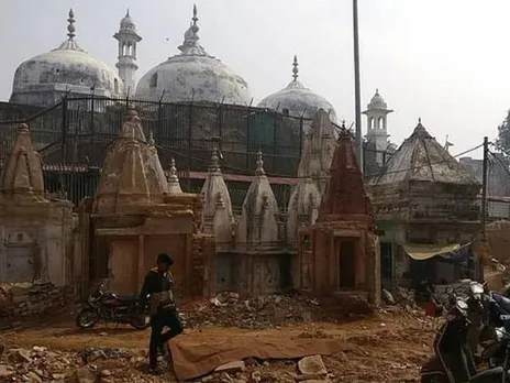 Gyanvapi Masjid gave land for Kashi Vishwanath temple