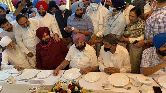 'Peace' in Punjab Congress, Navjot Sidhu meets Captain Amarinder