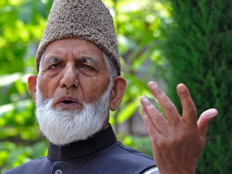 Why separatist leader Geelani's Body wrapped in Pakistani Flag?