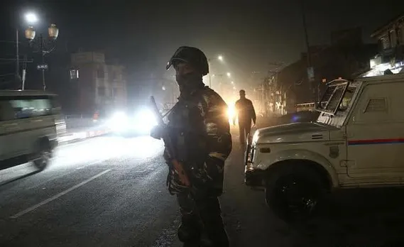 Srinagar militant attack: many cops injured