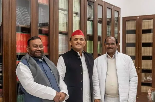 Mass Resignation from UP BJP