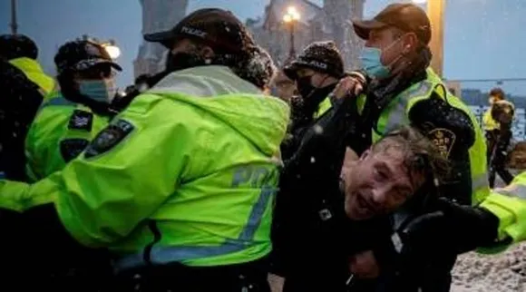 Canada protests: Police begin to make arrests at Ottawa protest