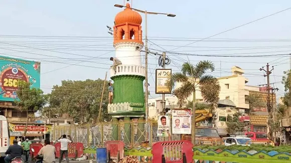 What is Jinnah Tower, Why it  has been painted in national colours