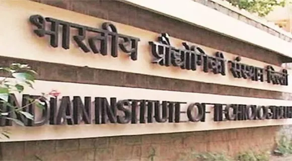 How many Teaching posts vacant in IITs?