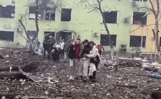 Russian forces attack Mariupol hits school with 400 civilians