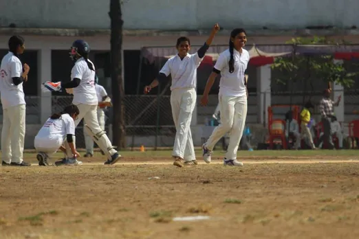 मिथक तोड़कर क्रिकेट में जौहर दिखाती आदिवासी लड़कियां