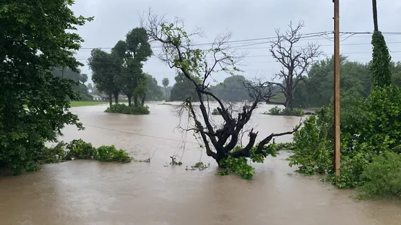 Sehore Heavy Rains: 48 घंटों से लगातार बारिश, कई जगह बिजली गुल