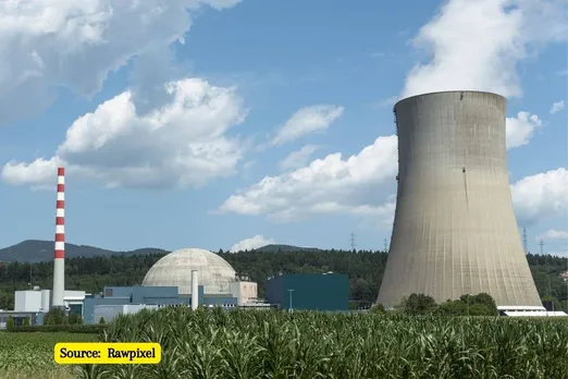 How many nuclear reactors does India have?
