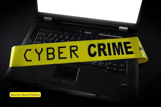 Cyber Crime से सतर्क रहना होगा किशोरियों को