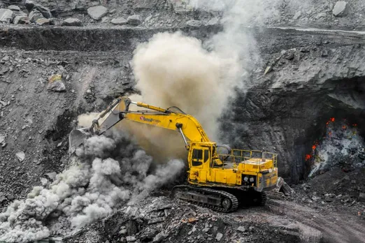 India's mixed signals on coal future: New projects slow, but old plants remain