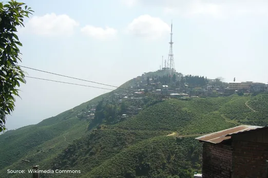 How Kurseong town in Darjeeling is facing unusual weather pattern?