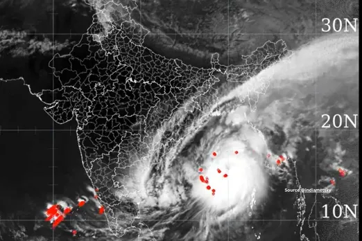 क्या है मोका चक्रवात, जिससे बचने के लिए लाखों लोग छोड़ रहे हैं अपने घर?