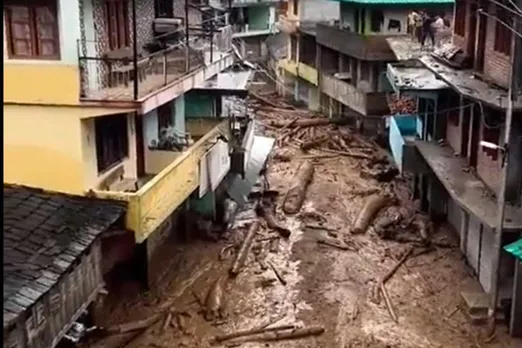 Himachal Rains: Scary visuals of floods from Thunag market of Mandi