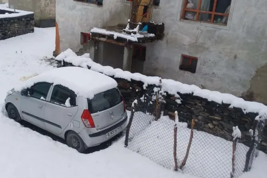 Inclement weather in J&K, unseasonal snowfall, rains lash Ladakh