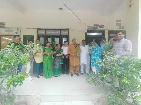 अखिल भारतीय पंचायत परिषद के प्रांगण में चलाया गया वृहद स्तरीय पौधा वितरण कार्यक्रम