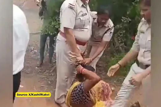 कटनी: खेत में बिजली टावर लगाने का विरोध कर रही महिला को पुलिस ने बाल पकड़कर घसीटा