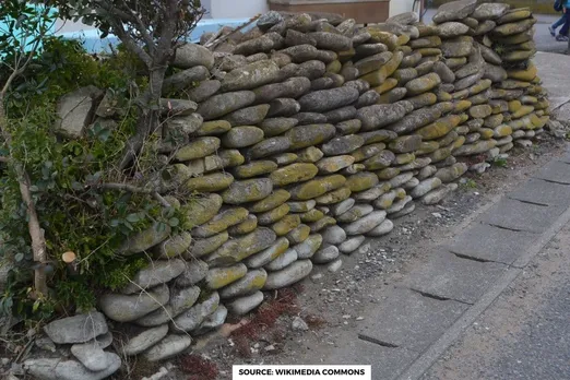 How to build a stone wall, a natural alternative to concrete