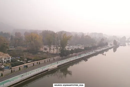 Kashmir winter: Dense fog and chilling temperatures