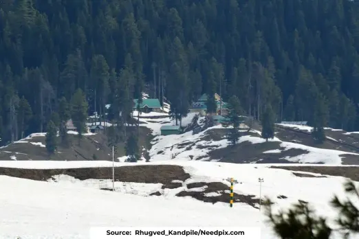 Kashmir braces for snowfall, Uttar Pradesh in grip of severe cold, IMD