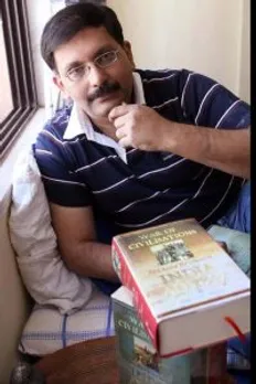 अमरेश मिश्र (Amaresh Mishra) लेखक वरिष्ठ पत्रकार, इतिहासकार व फिल्म पटकथा लेखक हैं।