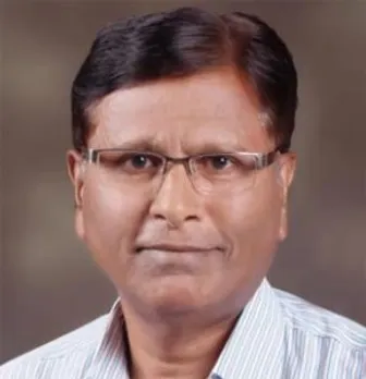 दीपक गिरकर  लेखक स्वतंत्र टिप्पणीकार व सामाजिक विश्लेषक हैं। वे भारतीय स्टेट बैंक से सहायक महाप्रबंधक के पद से सेवानिवृत्त हुए हैं।