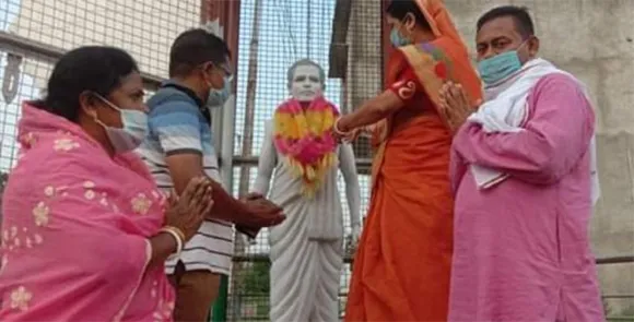 Pulin Babu statue at Dineshpur