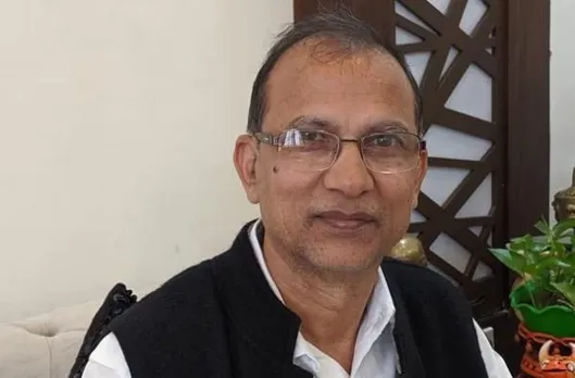 तपेंद्र प्रसाद, लेखक अवकाश प्राप्त आईएएस अधिकारी व पूर्व कैबिनेट मंत्री व सम्यक पार्टी के राष्ट्रीय अध्यक्ष हैं।